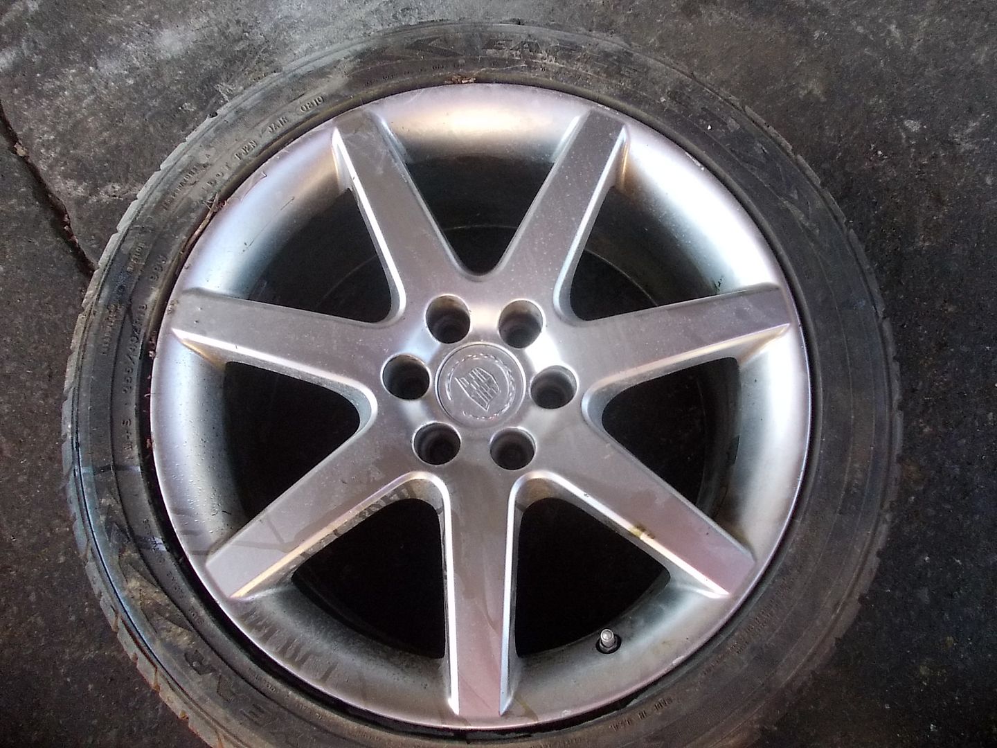  photo 18inch04ctsvrearwheel.jpg