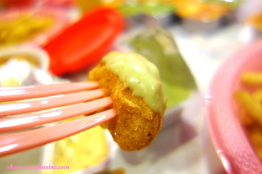  photo McdonaldsHelloKittyFairyTalesCollection12.jpg
