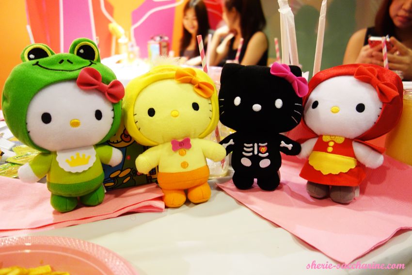  photo McdonaldsHelloKittyFairyTalesCollection13.jpg