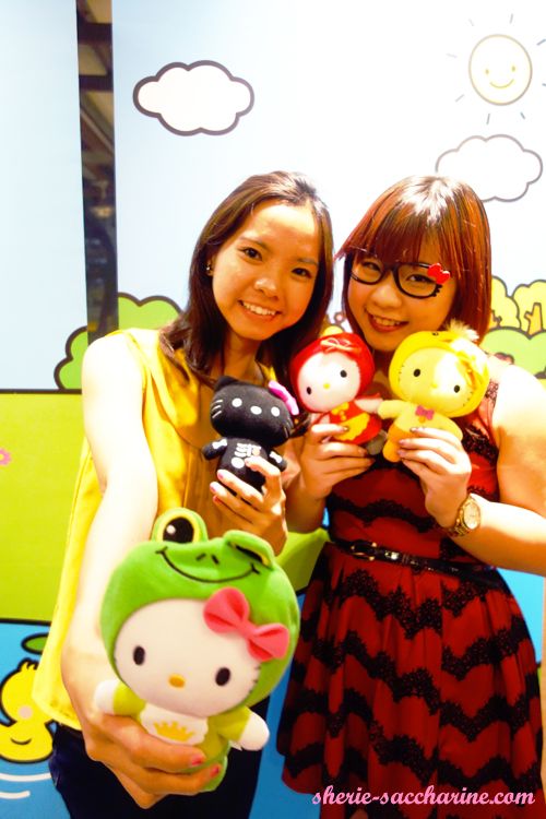  photo McdonaldsHelloKittyFairyTalesCollection15.jpg
