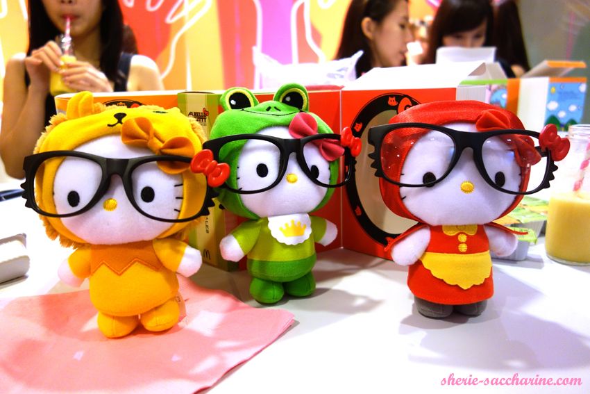  photo McdonaldsHelloKittyFairyTalesCollection4.jpg