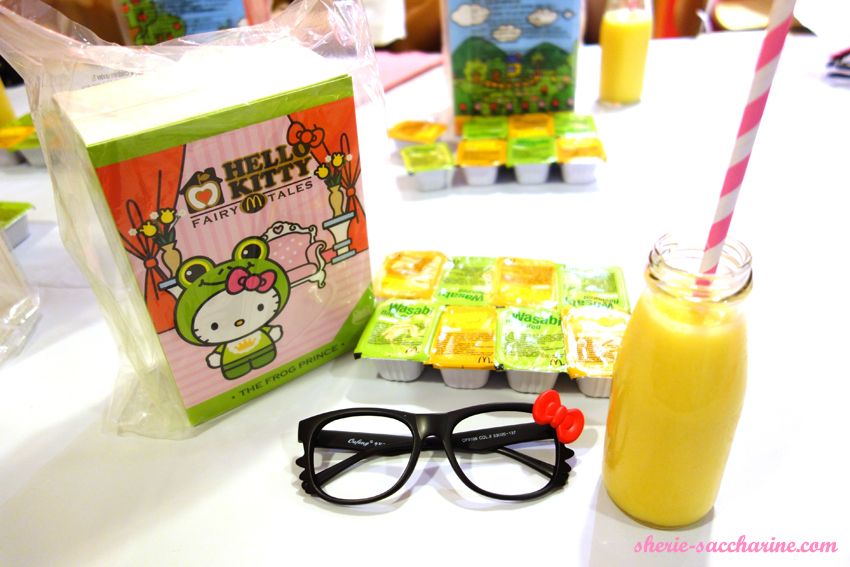  photo McdonaldsHelloKittyFairyTalesCollection6.jpg