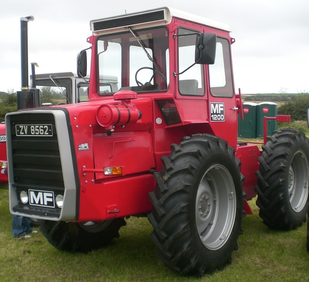 MasseyFerguson1200ZV8562.jpg