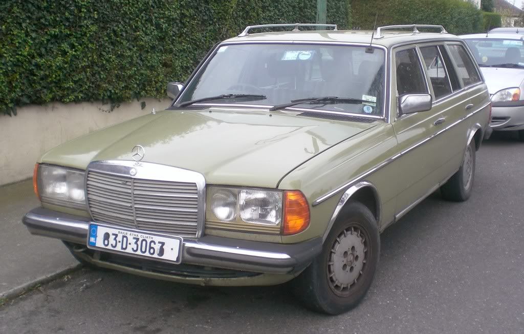 MercedesBenz300TD83D3063.jpg