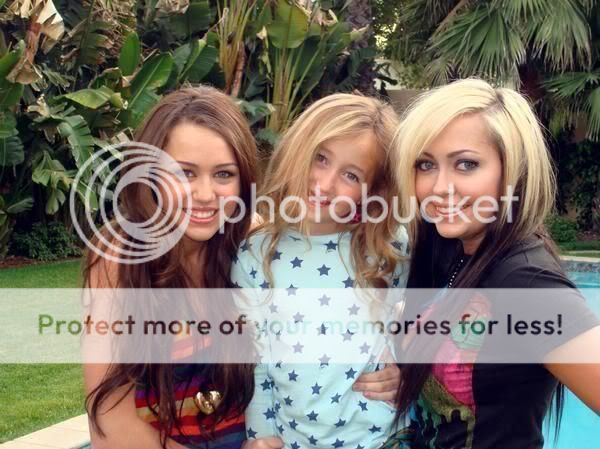 Miley kisgyermekekkel