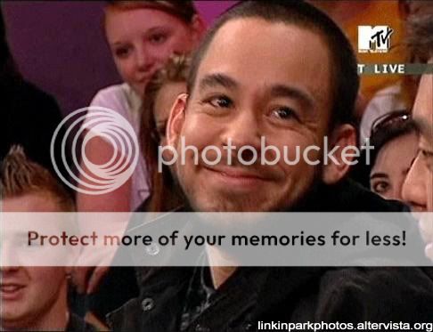 http://i217.photobucket.com/albums/cc190/sakurasgrl100/linkin%20park%20pics/MikeShinoda630.jpg